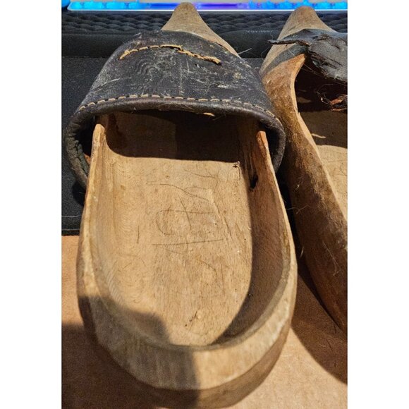 Vintage Dutch Wooden Clogs Leather Strap Embossed Rooster Design Handcarved - Picture 10 of 11